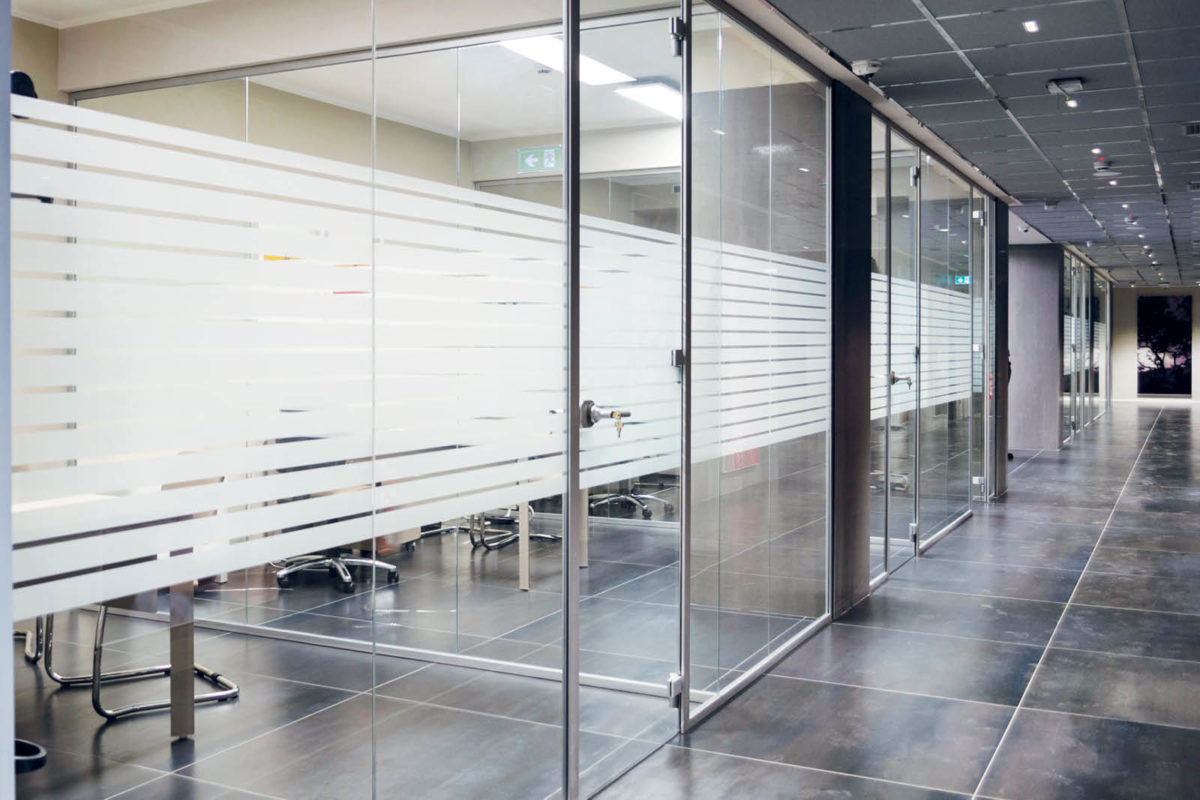 divisori e porte integrate in vetro Spazio - Marano di Napoli