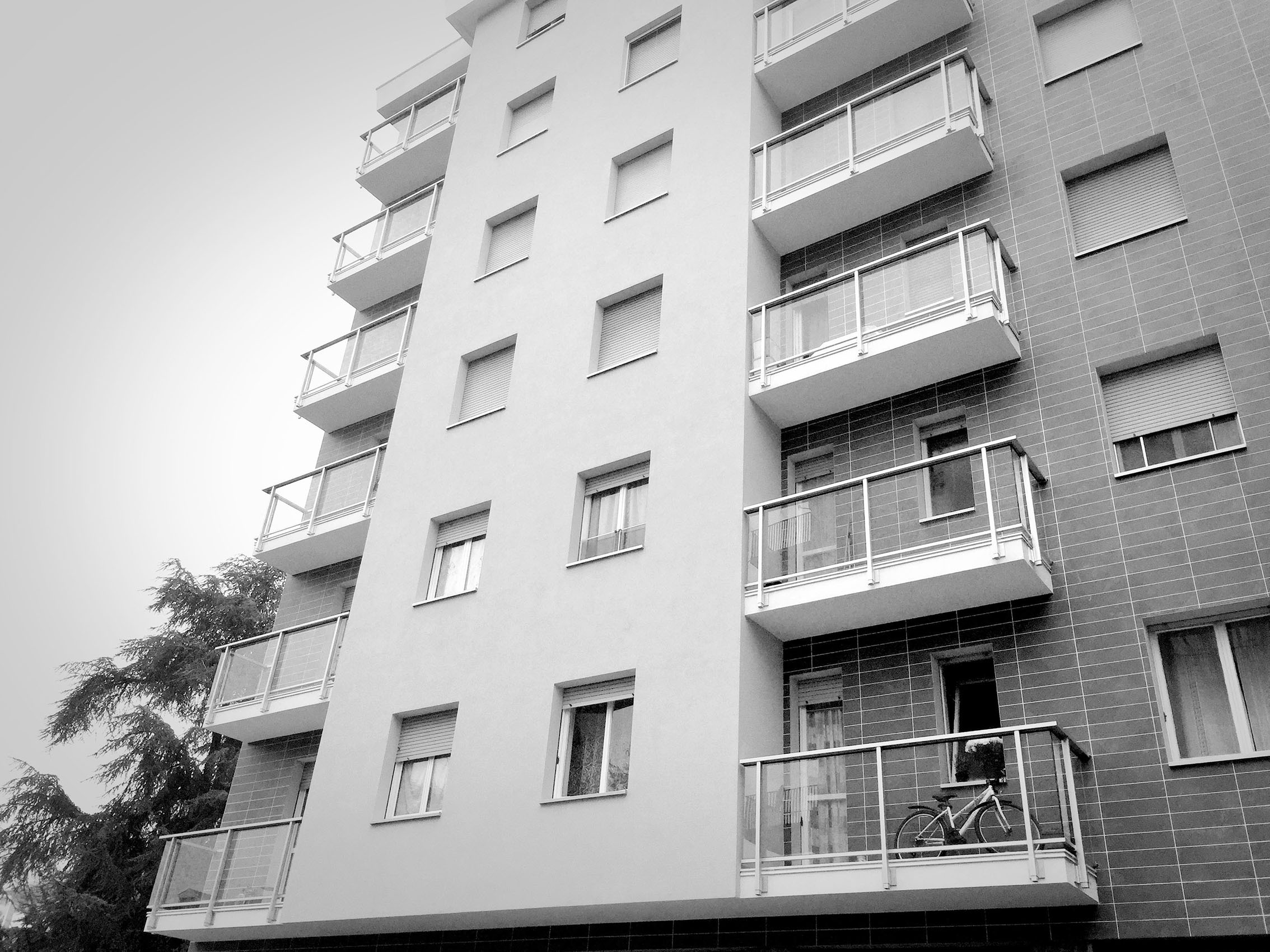 Parapetti in alluminio e vetro Maior - Via Zurigo