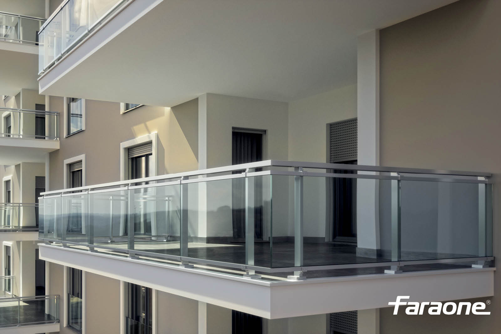 parapetti in vetro e alluminio Maior Evo Plus